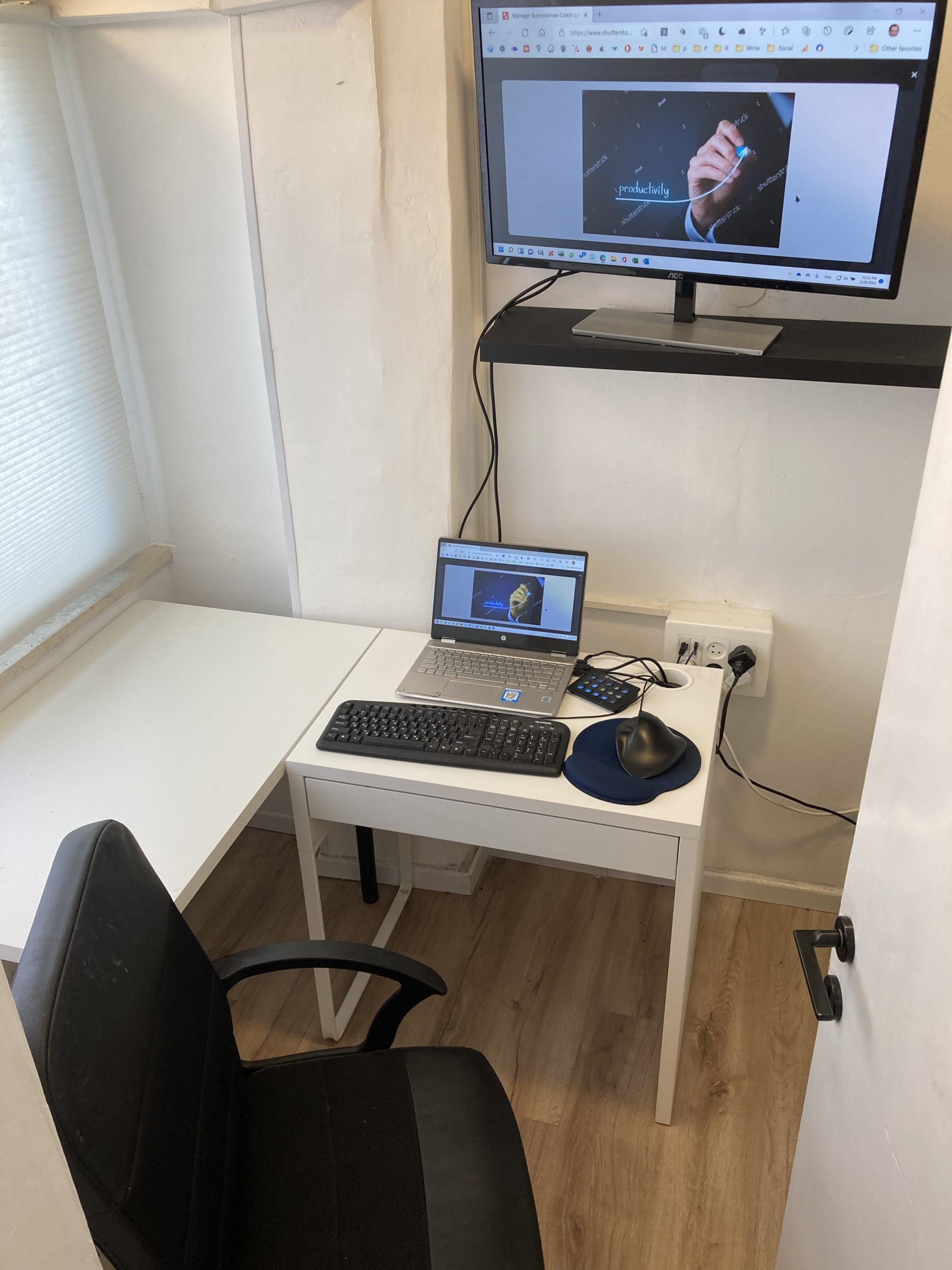 A single office in Ramot-Work  Co-Working space for men in Ramot Jerusalem